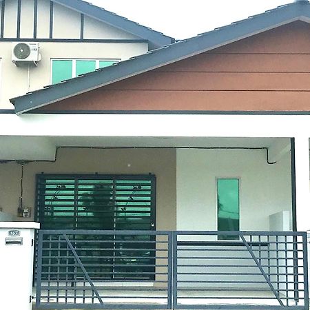 Chempaka Homestay Seri Iskandar Exterior photo